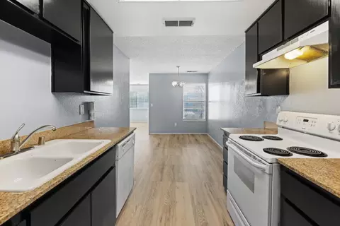 Kitchen - 414 Cherry Ln #G, Manteca, CA 95337 photo 2 of 2