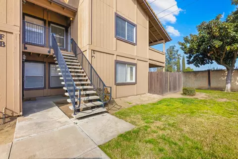 Exterior - 414 Cherry Ln #G, Manteca, CA 95337 photo 1 of 4