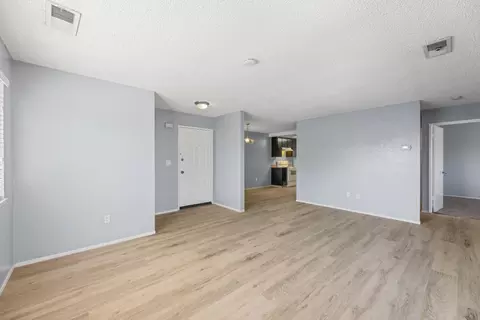 Living - 414 Cherry Ln #G, Manteca, CA 95337 photo 4 of 4