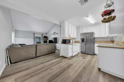 7283 Florin Mall Dr #6, Sacramento, CA 95823