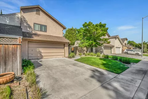985 Camphor St, Manteca, CA 95337 photo 4