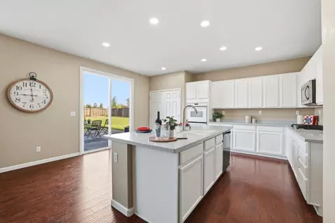 Kitchen - 11029 Brattleboro Cir, Mather, CA 95655 photo 3 of 4