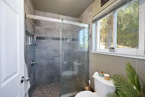 Bath - 2378 Cascade Trl, Cool, CA 95614 photo 3 of 10