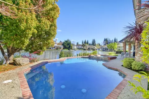 842 Cobble Cove Ln, Sacramento, CA 95831