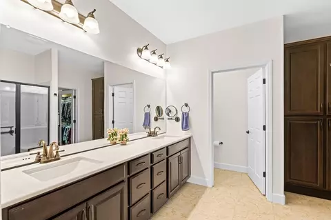 Bath - 2720 Maple Grove Ave, Manteca, CA 95336 photo 1 of 3