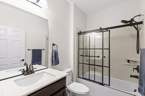 Bath - 2720 Maple Grove Ave, Manteca, CA 95336 photo 3 of 3