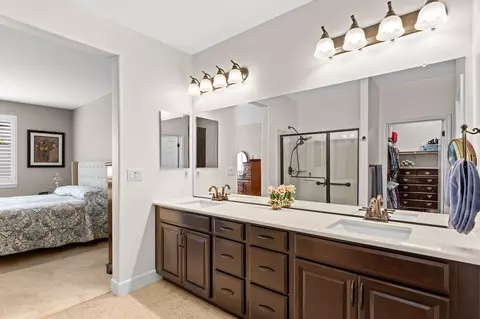 Bath - 2720 Maple Grove Ave, Manteca, CA 95336 photo 2 of 3