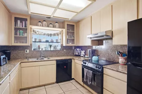Kitchen - 1429 Don Pedro Rd, Ceres, CA 95307 photo 2 of 3