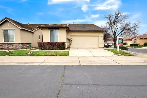 7418 Sun Reign Ln, Sacramento, CA 95823