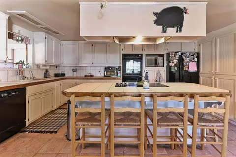 Kitchen - 3653 Chuckwagon Dr, Copperopolis, CA 95228 photo 5 of 5