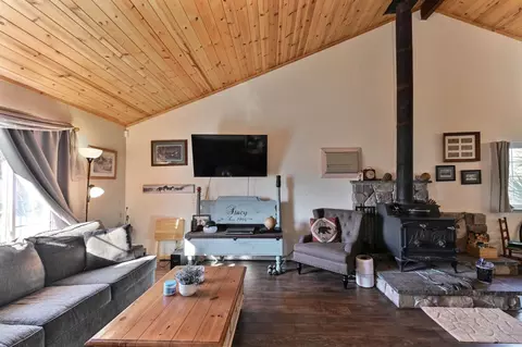 Living - 3653 Chuckwagon Dr, Copperopolis, CA 95228 photo 5 of 6