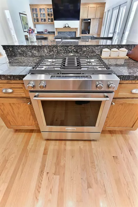 Kitchen - 511 Surrey Ln, Murphys, CA 95247 photo 6 of 6