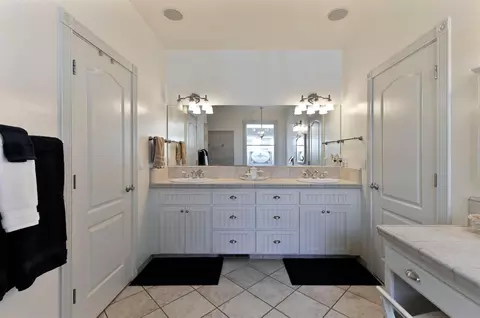 Bath - 511 Surrey Ln, Murphys, CA 95247 photo 3 of 8