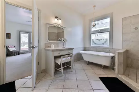 Bath - 511 Surrey Ln, Murphys, CA 95247 photo 4 of 8