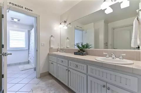 Bath - 511 Surrey Ln, Murphys, CA 95247 photo 6 of 8
