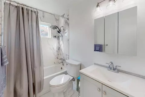 Bath - 1929 Glenmore Dr, Olivehurst, CA 95961 photo 1 of 2