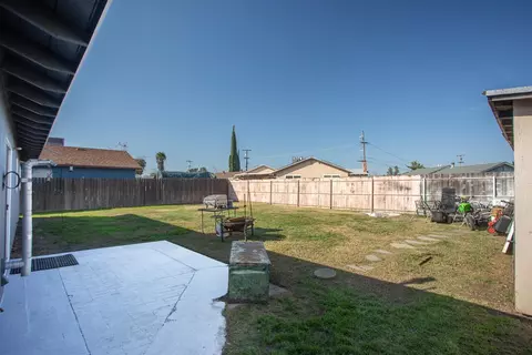 Exterior - 1929 Glenmore Dr, Olivehurst, CA 95961 photo 4 of 9
