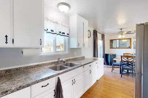 Kitchen - 1929 Glenmore Dr, Olivehurst, CA 95961 photo 3 of 4