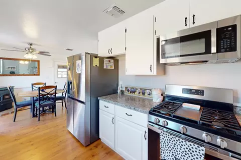 Kitchen - 1929 Glenmore Dr, Olivehurst, CA 95961 photo 2 of 4
