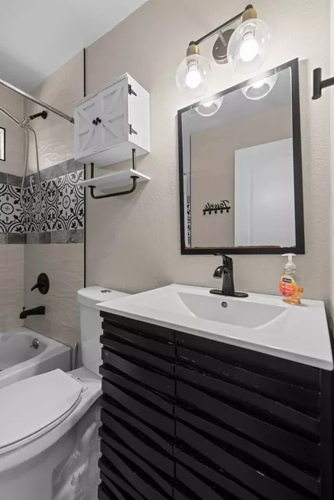 Bath - 4243 Glenridge Dr, Carmichael, CA 95608 photo 3 of 3