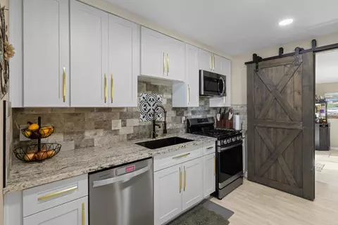 Kitchen - 4243 Glenridge Dr, Carmichael, CA 95608 photo 1 of 4