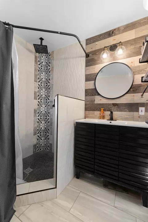 Bath - 4243 Glenridge Dr, Carmichael, CA 95608 photo 1 of 3