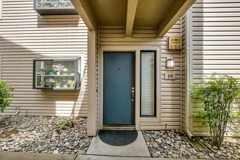 2280 Hurley Way #19, Sacramento, CA 95825