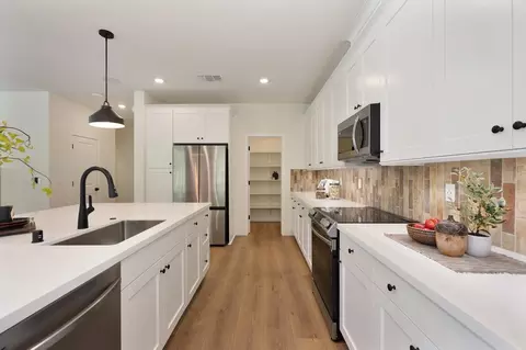 Kitchen - 1000 Utah Dr, Placerville, CA 95667 photo 3 of 7