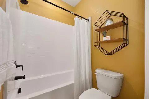 Bath - 1000 Utah Dr, Placerville, CA 95667 photo 4 of 5