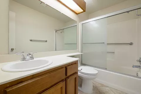 Bath - 3604 N Veneman Ave, Modesto, CA 95356 photo 1 of 2