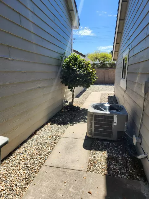 Exterior - 3604 N Veneman Ave, Modesto, CA 95356 photo 9 of 10