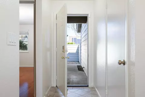 Entry Way - 3604 N Veneman Ave, Modesto, CA 95356 photo 2 of 6