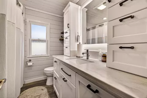 Bath - 201 Cavalier Dr, Tehama, CA 96090 photo 1 of 7