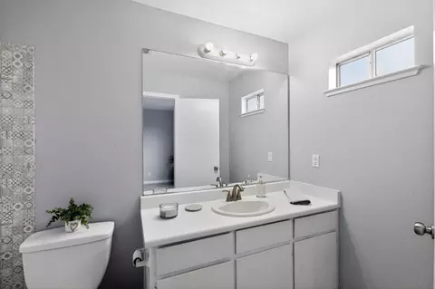Bath - 1829 8th Ave, Olivehurst, CA 95961 photo 3 of 3