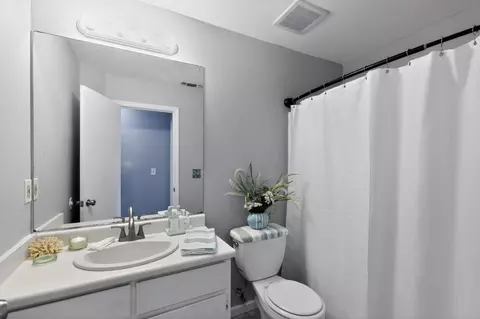 Bath - 1829 8th Ave, Olivehurst, CA 95961 photo 2 of 3