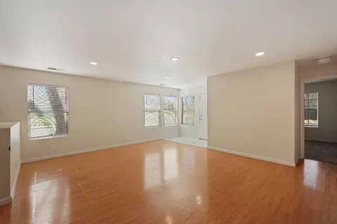 Living - 864 Bogetti Ln, Tracy, CA 95376 photo 2 of 3