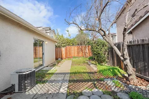 Exterior - 864 Bogetti Ln, Tracy, CA 95376 photo 6 of 11