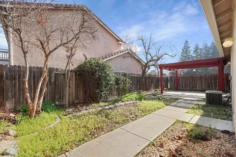 Exterior - 864 Bogetti Ln, Tracy, CA 95376 photo 9 of 11