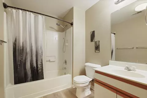 Bath - 864 Bogetti Ln, Tracy, CA 95376 photo 2 of 2