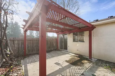 Exterior - 864 Bogetti Ln, Tracy, CA 95376 photo 7 of 11