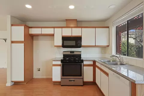 Kitchen - 864 Bogetti Ln, Tracy, CA 95376 photo 3 of 5