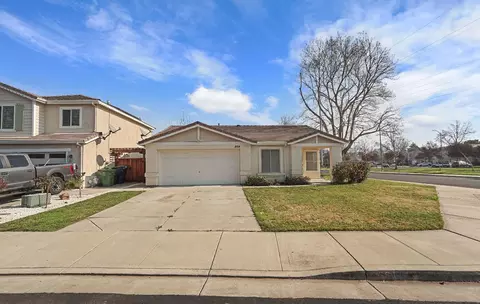 Exterior - 864 Bogetti Ln, Tracy, CA 95376 photo 2 of 11