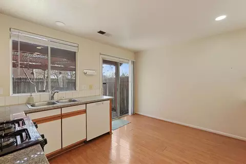 Kitchen - 864 Bogetti Ln, Tracy, CA 95376 photo 4 of 5