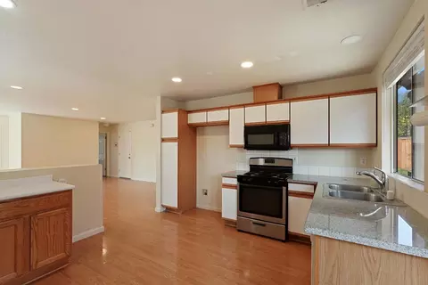 Kitchen - 864 Bogetti Ln, Tracy, CA 95376 photo 5 of 5