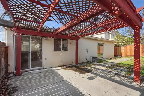 Exterior - 864 Bogetti Ln, Tracy, CA 95376 photo 8 of 11