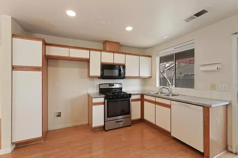 Kitchen - 864 Bogetti Ln, Tracy, CA 95376 photo 2 of 5