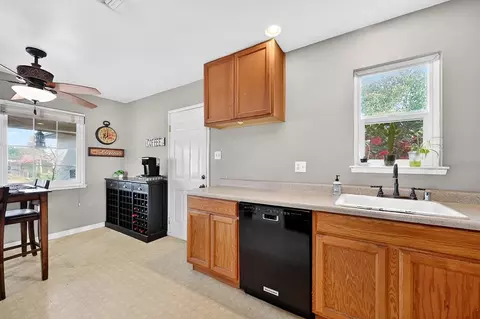 Kitchen - 4952 Oleander Dr, Carmichael, CA 95608 photo 4 of 4