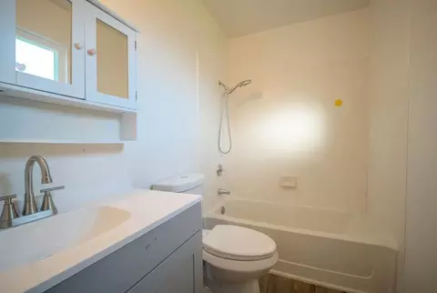 Bath - 744 Wentworth Ave, Manteca, CA 95336 photo 1 of 1