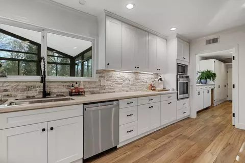 Kitchen - 13757 Seven Cedars Dr, Grass Valley, CA 95945 photo 2 of 5