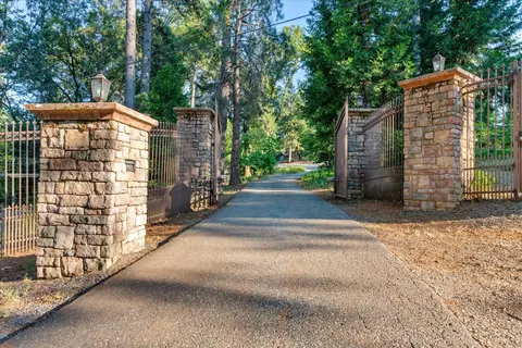 Exterior - 13757 Seven Cedars Dr, Grass Valley, CA 95945 photo 38 of 42